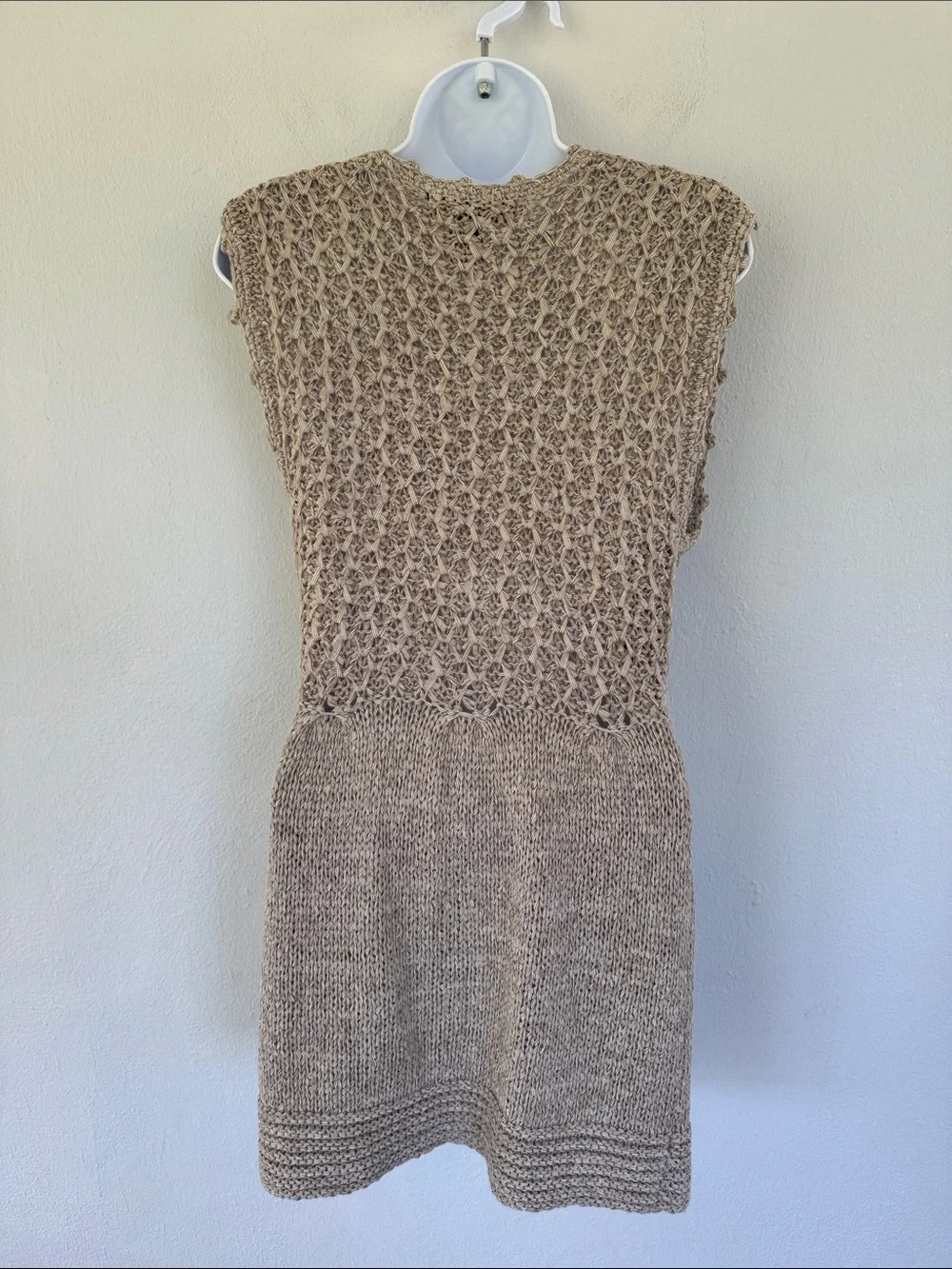 Venue beige crochet knit textured weave sleeveless hook and eye vest size medium